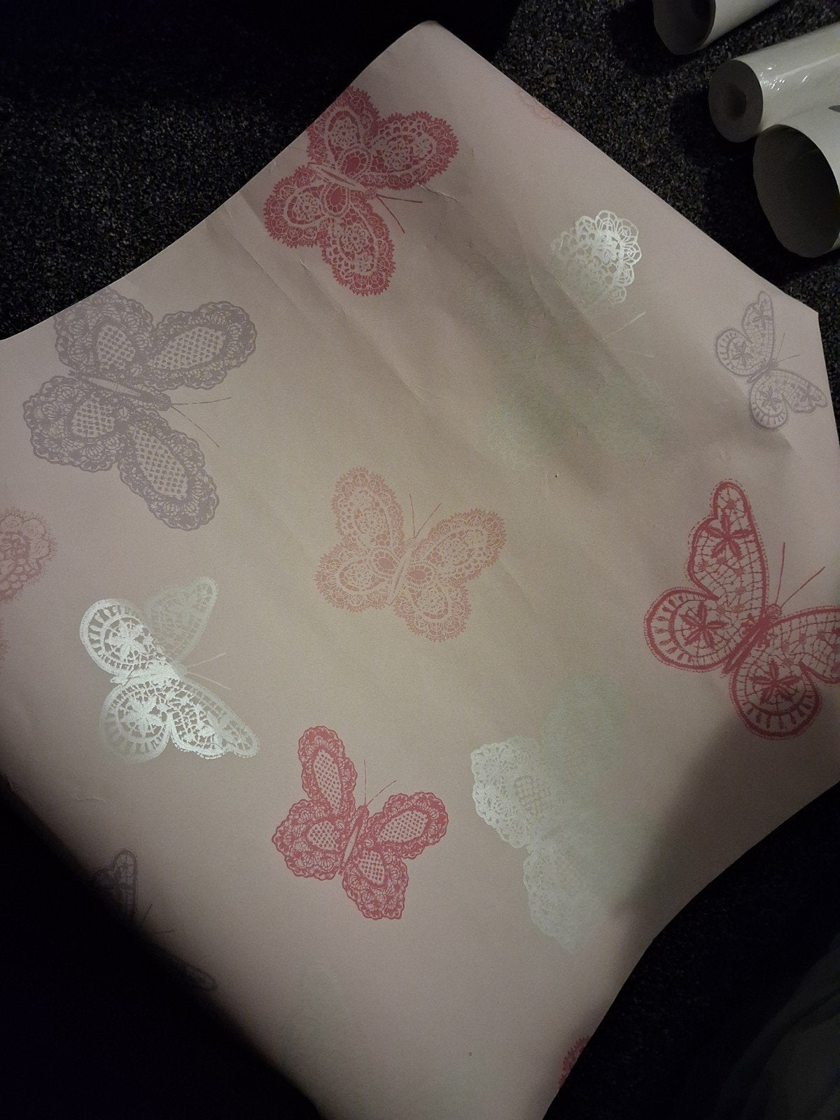 Roze behang met vlinders, Ophalen of Verzenden, Roze