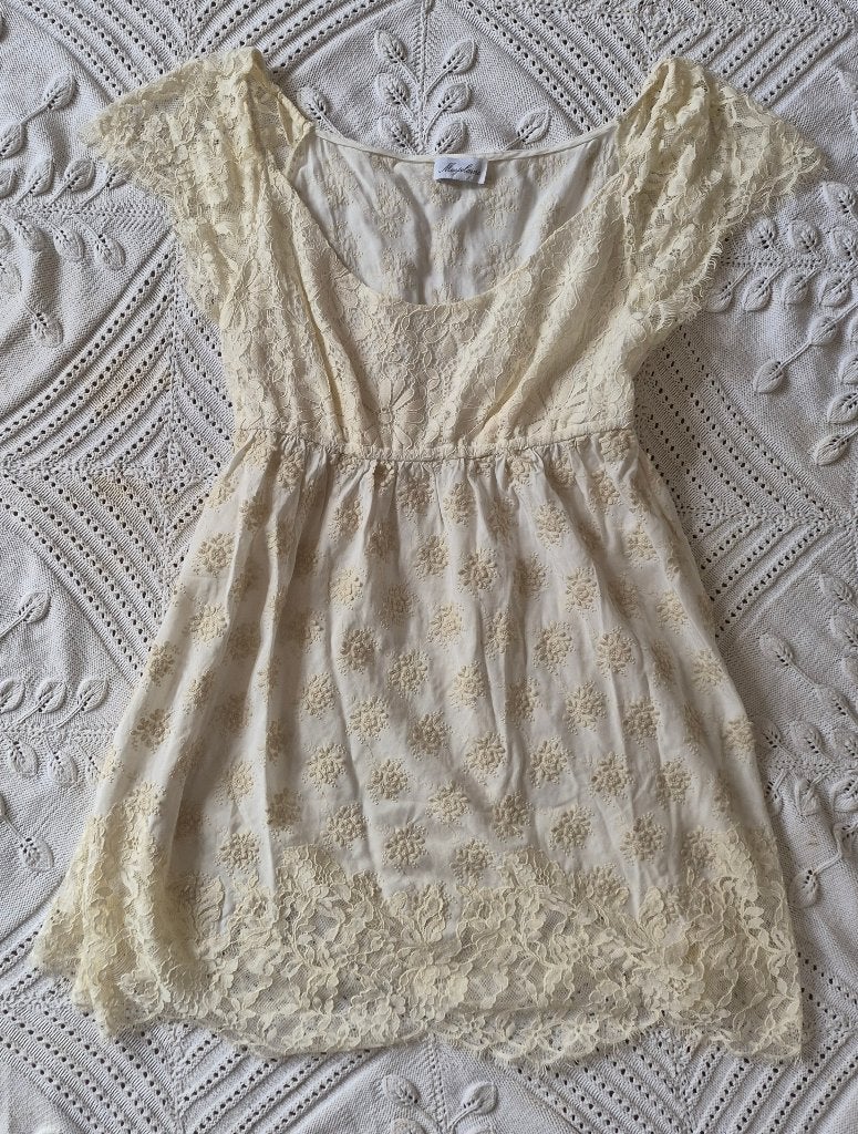Marjolaine beige broderie jurk 42 (FR44) t.w.v € 334,00, Kleding | Dames, Verzenden, Beige, Maat 42/44 (L), Zo goed als nieuw