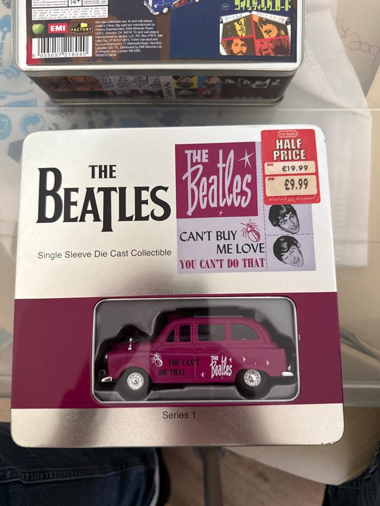 The Beatles Die-Cast Collectible Auto met T-shirt, Verzamelen, Ophalen of Verzenden, Nieuw, Auto's