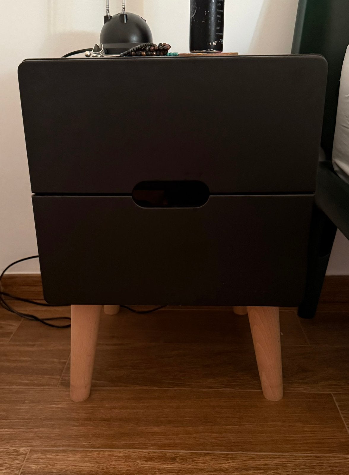 2x Zwarte nachtkastjes van Swiss Sense, goede staat, Ophalen, Overige materialen, Gebruikt, Minder dan 45 cm