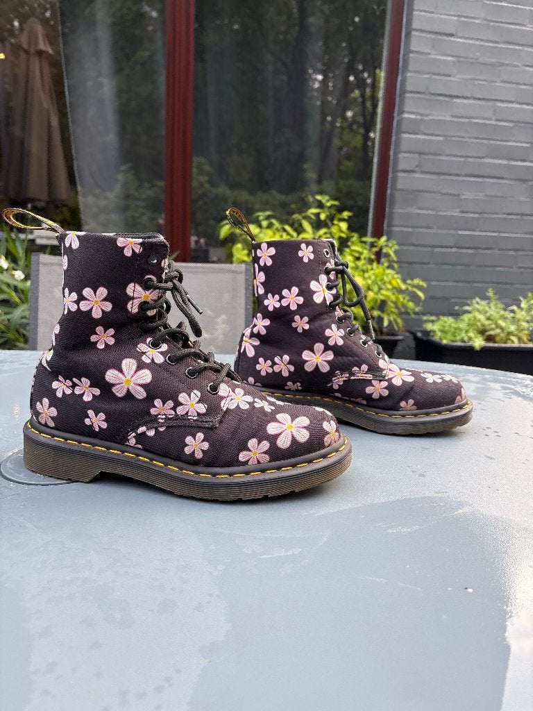 Zeldzame Dr. Martens Page Meadow Bloemen Laarzen – Maat 38, Kleding | Dames, Schoenen, Hoge laarzen, Zwart, Ophalen of Verzenden