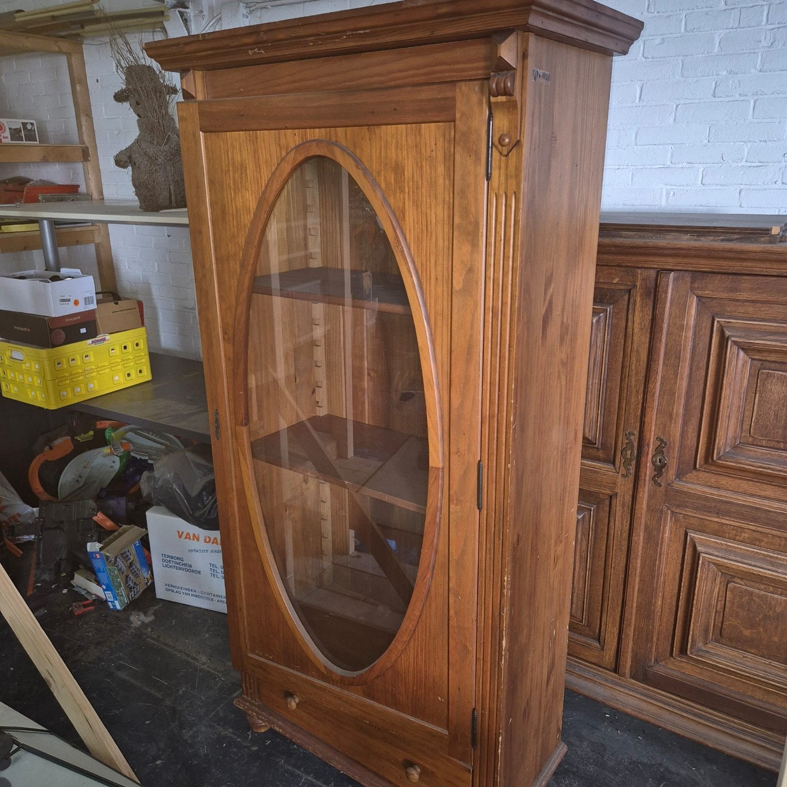 Brocante kast, Ophalen