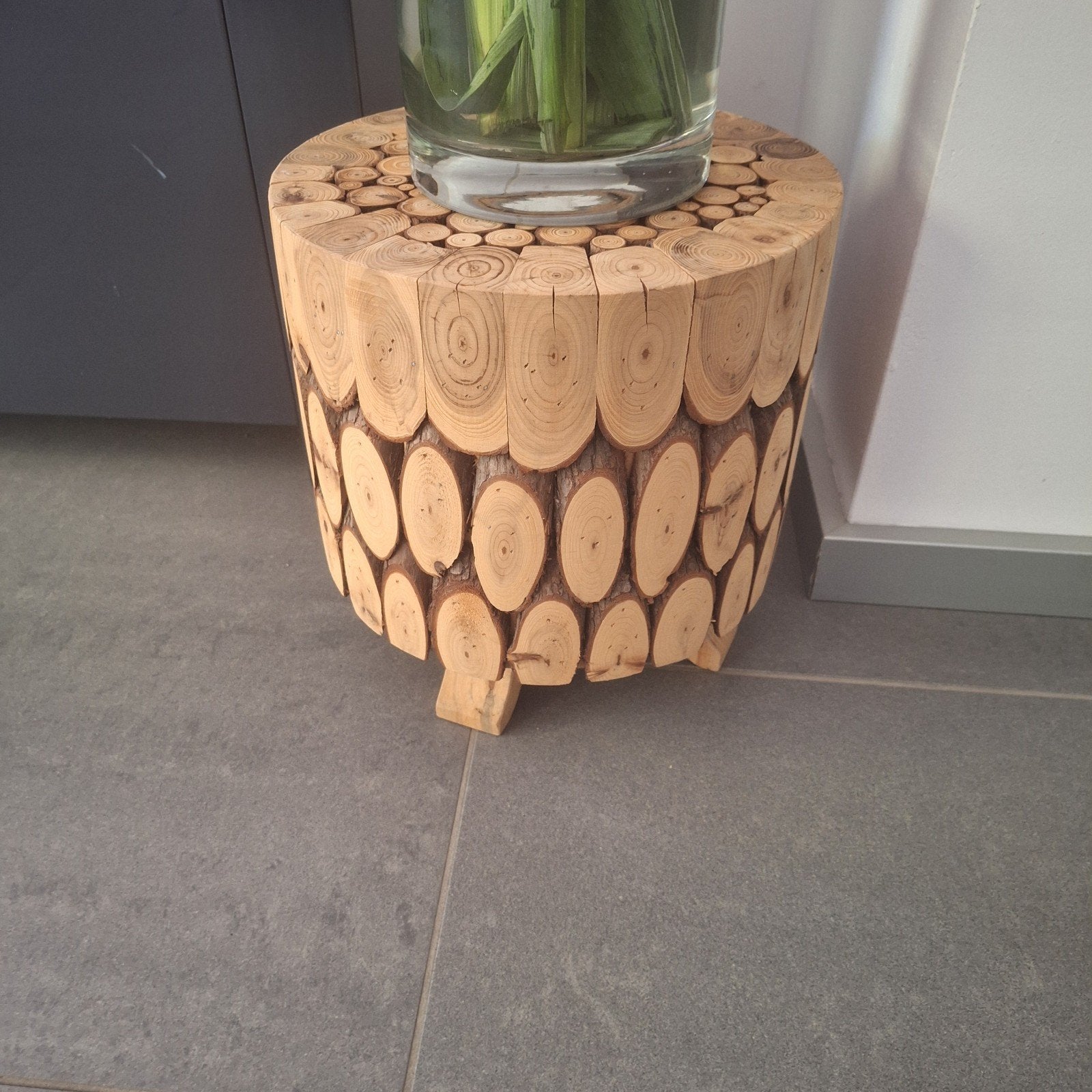 Unieke houten bijzettafel / kruk van boomstammetjes, Huis en Inrichting, Ophalen, Minder dan 45 cm, Minder dan 55 cm, Rustiek, Natuurlijk, Bohemian