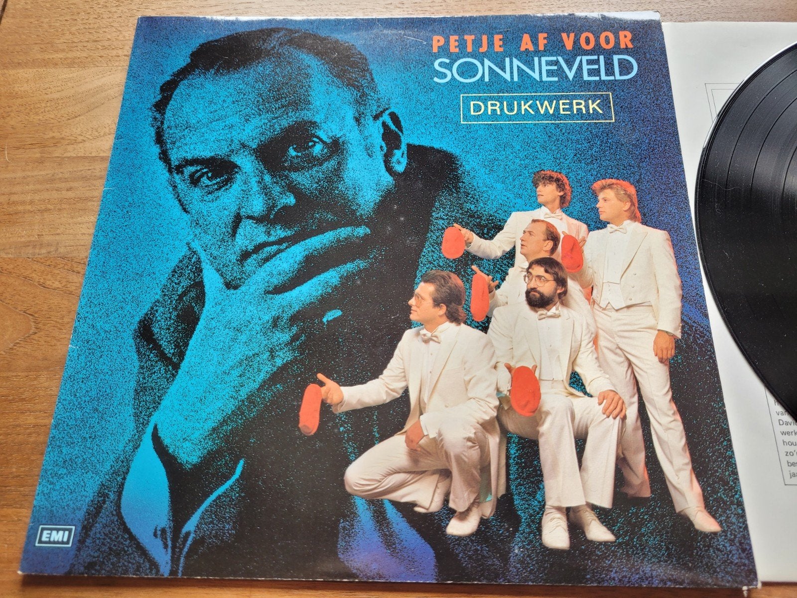 Drukwerk - Petje Af Voor Sonneveld LP (1986), Cd's en Dvd's, Vinyl | Nederlandstalig, LP, Gebruikt, Ophalen of Verzenden, Levenslied of Smartlap