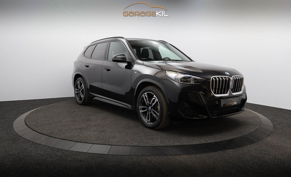 BMW X1 xDrive25e M-Sport Dealeronderh / Shadowline / Panoram, Auto's, BMW, Stof, Gebruikt, 16 kWh, Zwart