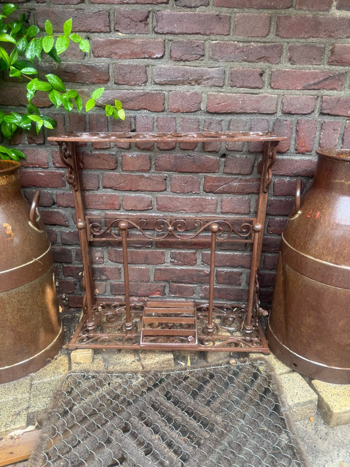 Zeer mooi Brocante gietijzeren laarzen / klompen rek, Ophalen
