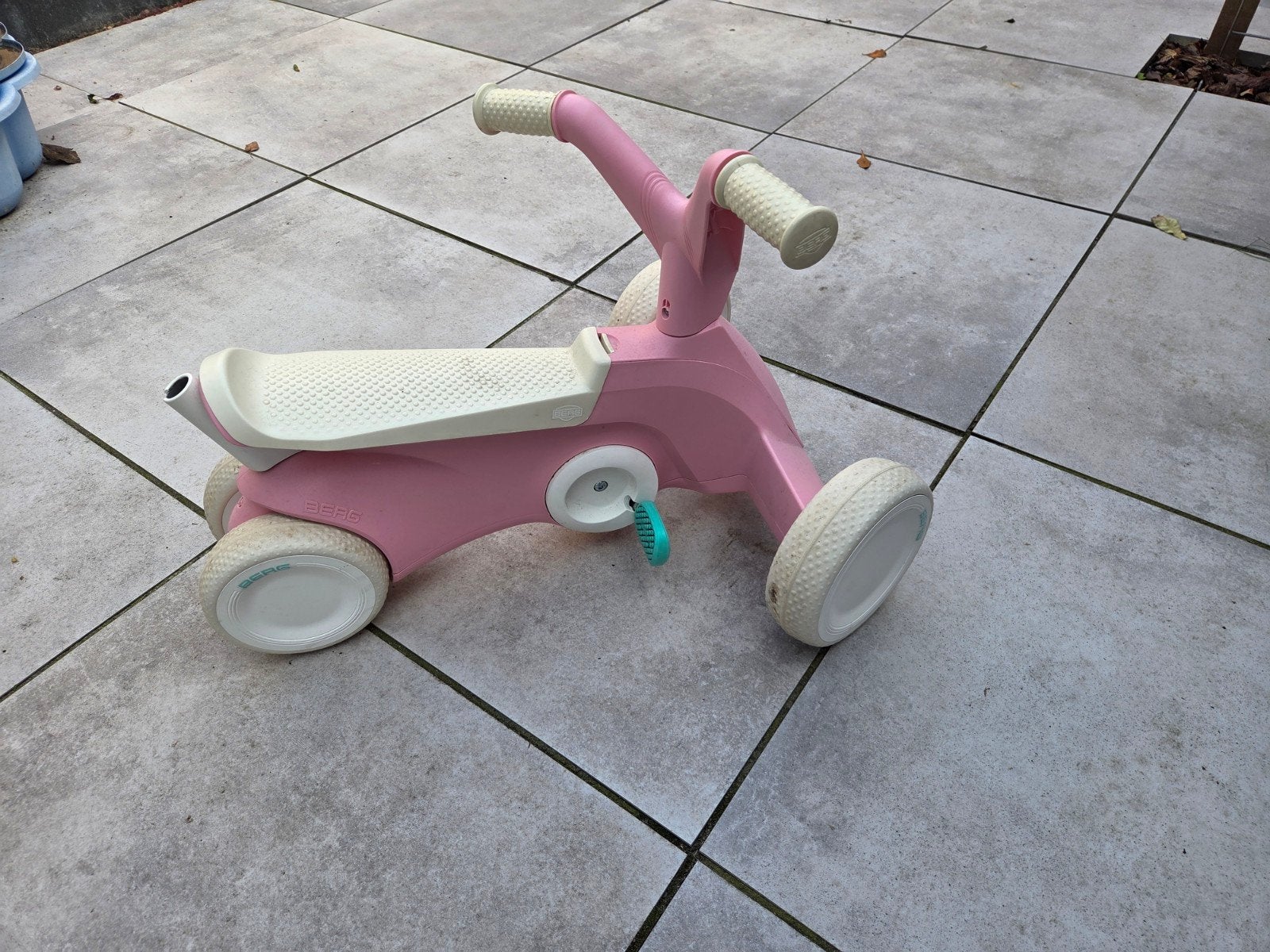 Roze loopfiets/driewieler met duwstang + inklapbare trappers, Ophalen, Gebruikt, Loopfiets