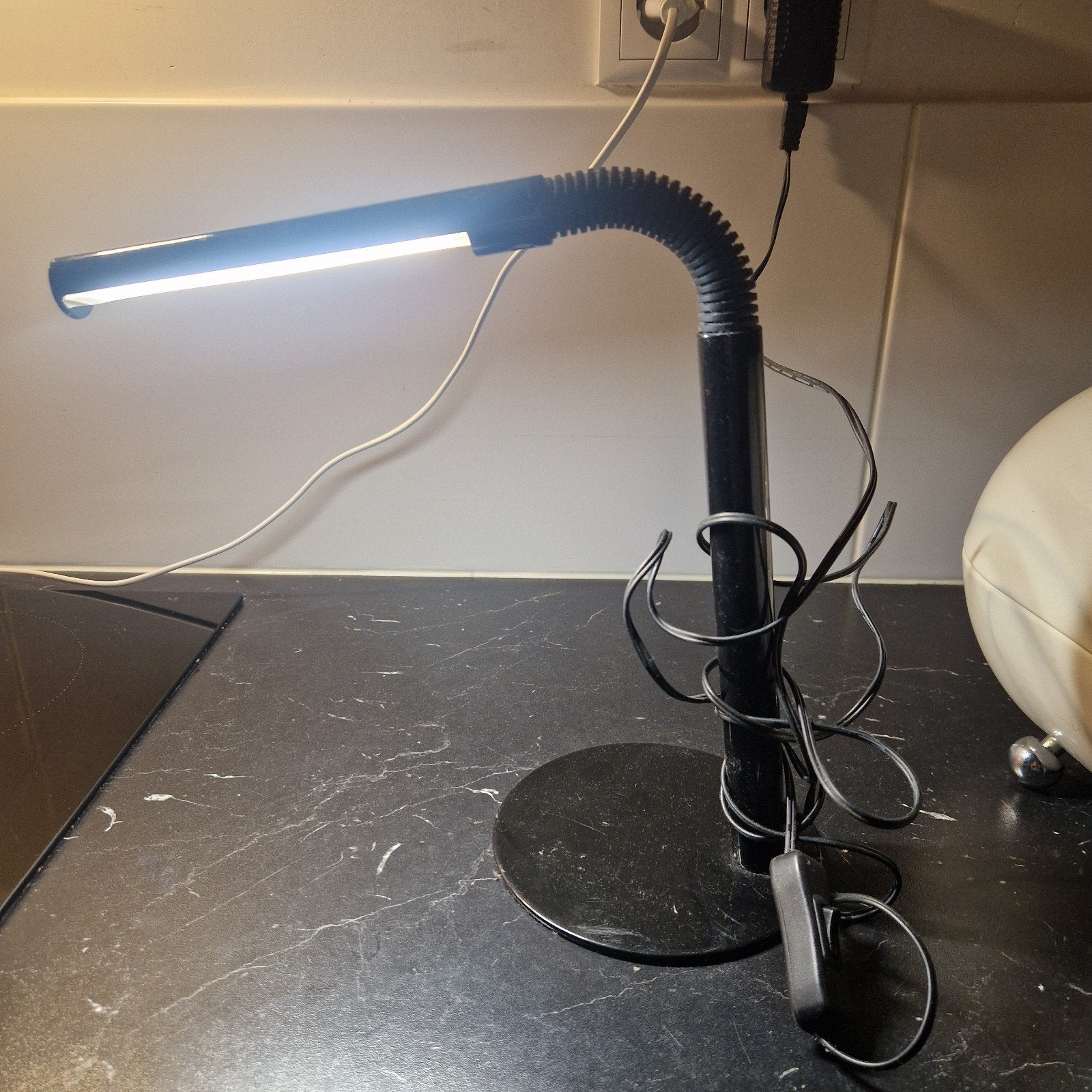 Zwarte bureaulamp buigbaar, Ophalen, 27 cm, Zo goed als nieuw, Zwart