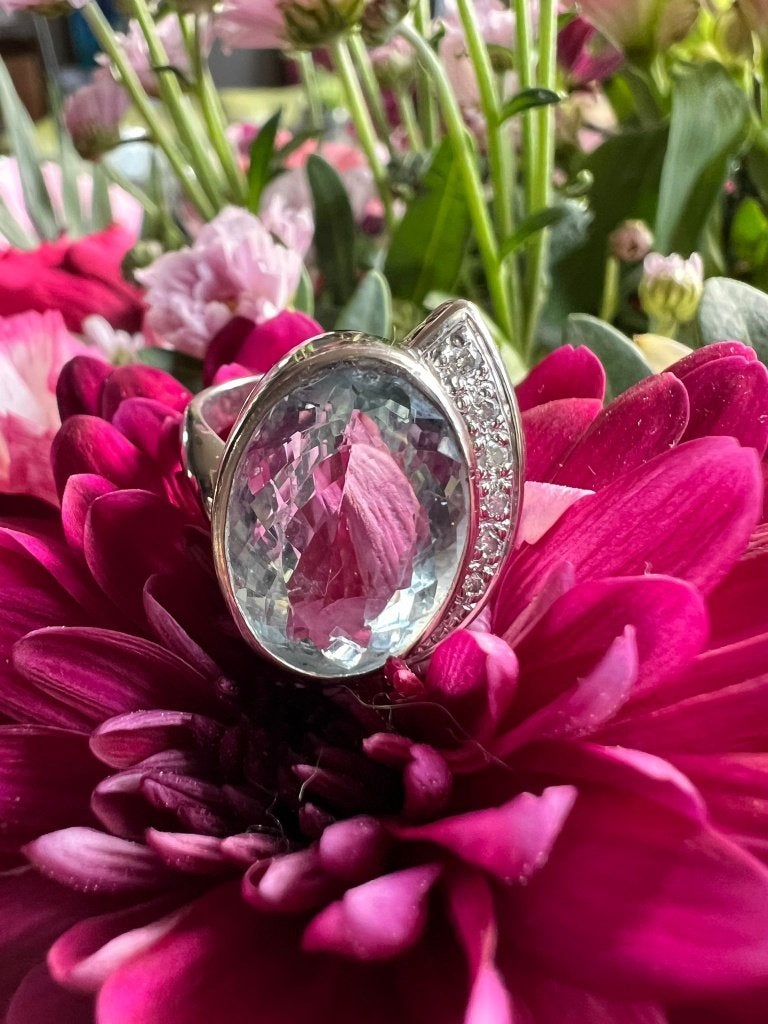 Prachtige ring van 18 karaat goud, diamanten en Aquamarijn, 18 tot 19, Wit, Ophalen of Verzenden, Zo goed als nieuw