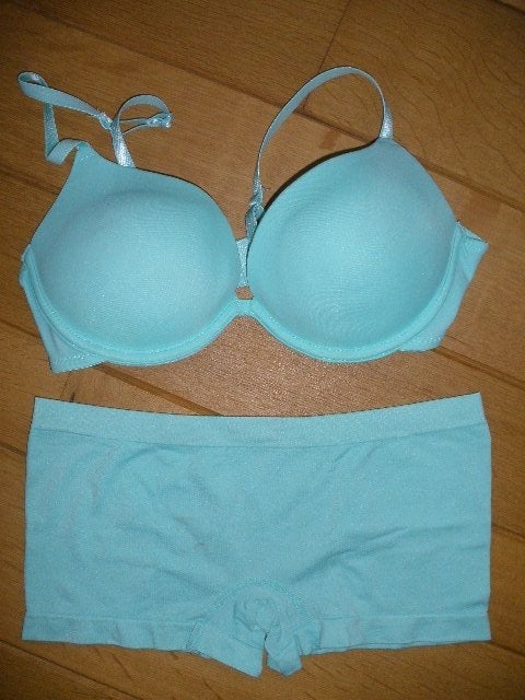 BH maat 80A hemdje en 2 boxers mint groen - nieuw -, Kleding | Dames, Pescara, Ophalen of Verzenden, Groen, BH