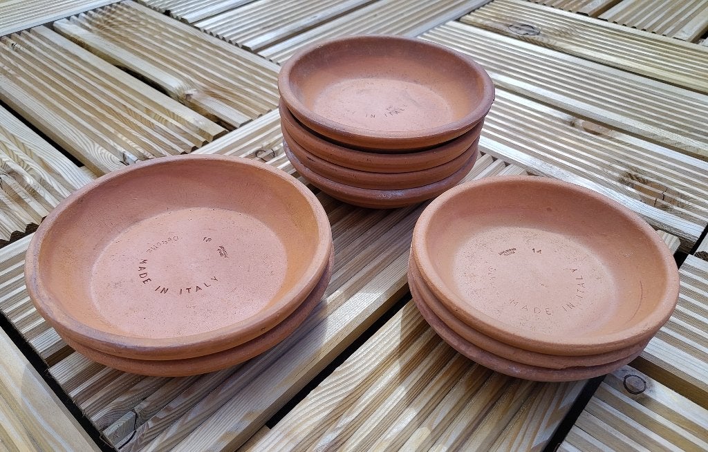 Bloempotschotel terracotta 9 stuks 14, 16 en 18 cm., Rond, Ophalen of Verzenden, Zo goed als nieuw, Balkon