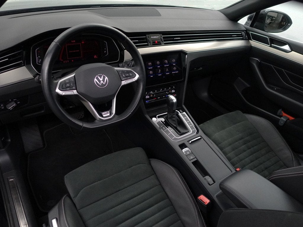 Volkswagen Passat Variant 1.5 TSI R-Line Business + Aut- Erg, 730 kg, 4 cilinders, Automatische klimaatregeling, Zwart