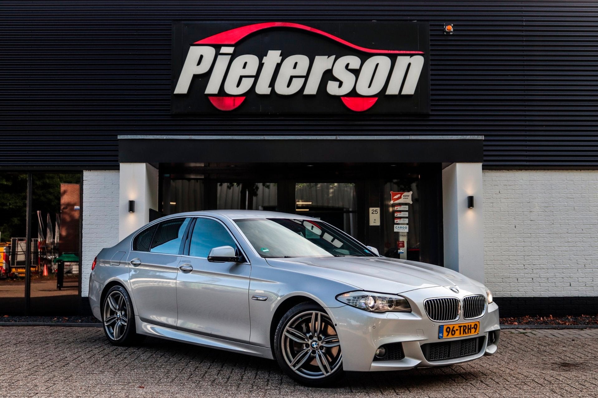 BMW 5-serie 535i M-Pakket NAP 2e EIG SOFTCLOSE 360 VOL OPTIE, Auto's, Euro 5, Achterwielaandrijving, Gebruikt, 1675 kg