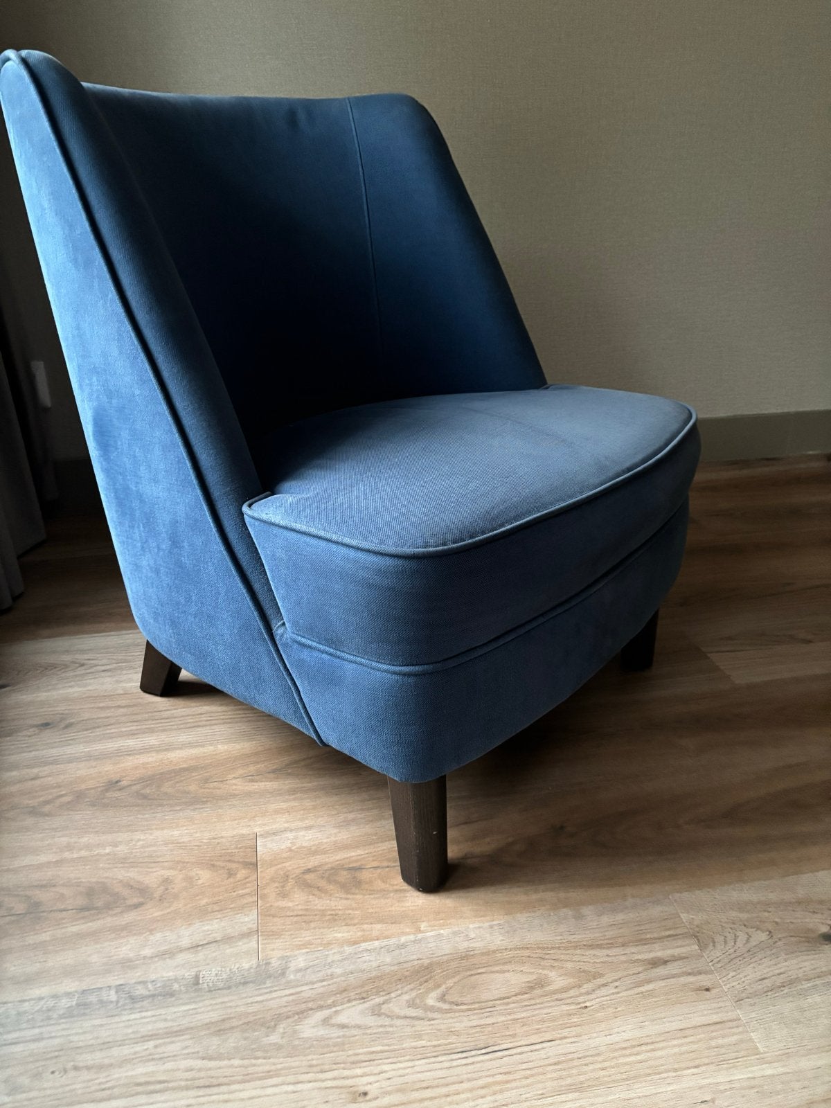 Stijlvolle blauwe fauteuil - Comfortabel en modern, Huis en Inrichting, Ophalen of Verzenden, Zo goed als nieuw, Stof, 75 tot 100 cm