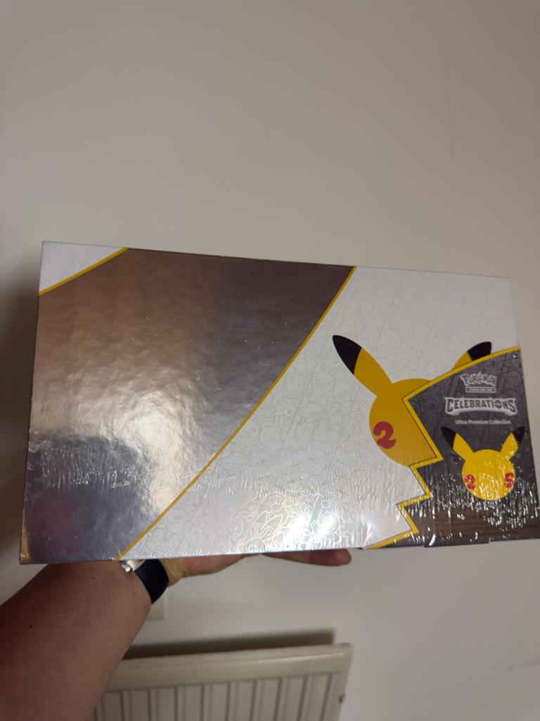 Pokémon Celebrations Ultra Premium Collection Sealed Case, Hobby en Vrije tijd, Verzamelkaartspellen | Pokémon, Nieuw, Boosterbox