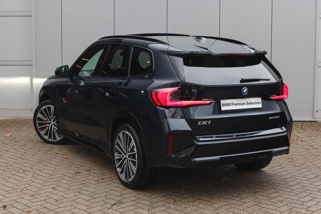 BMW iX1 eDrive20 High Executive M Sport / Panoramadak / Trek, Met garantie (alle), 24 min, Origineel Nederlands, 204 pk