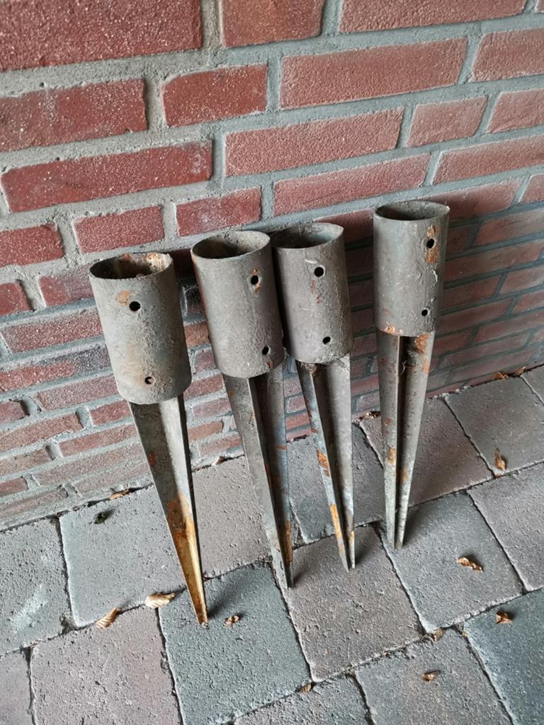 4 grondankers rond 80 mm., Ophalen, Gebruikt, IJzer