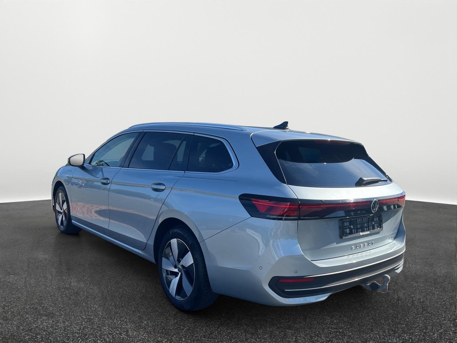Volkswagen Passat Variant 1.5 eHybrid Business | Trekhaak |, 4 cilinders, 150 min, 26 kWh, Zilver of Grijs