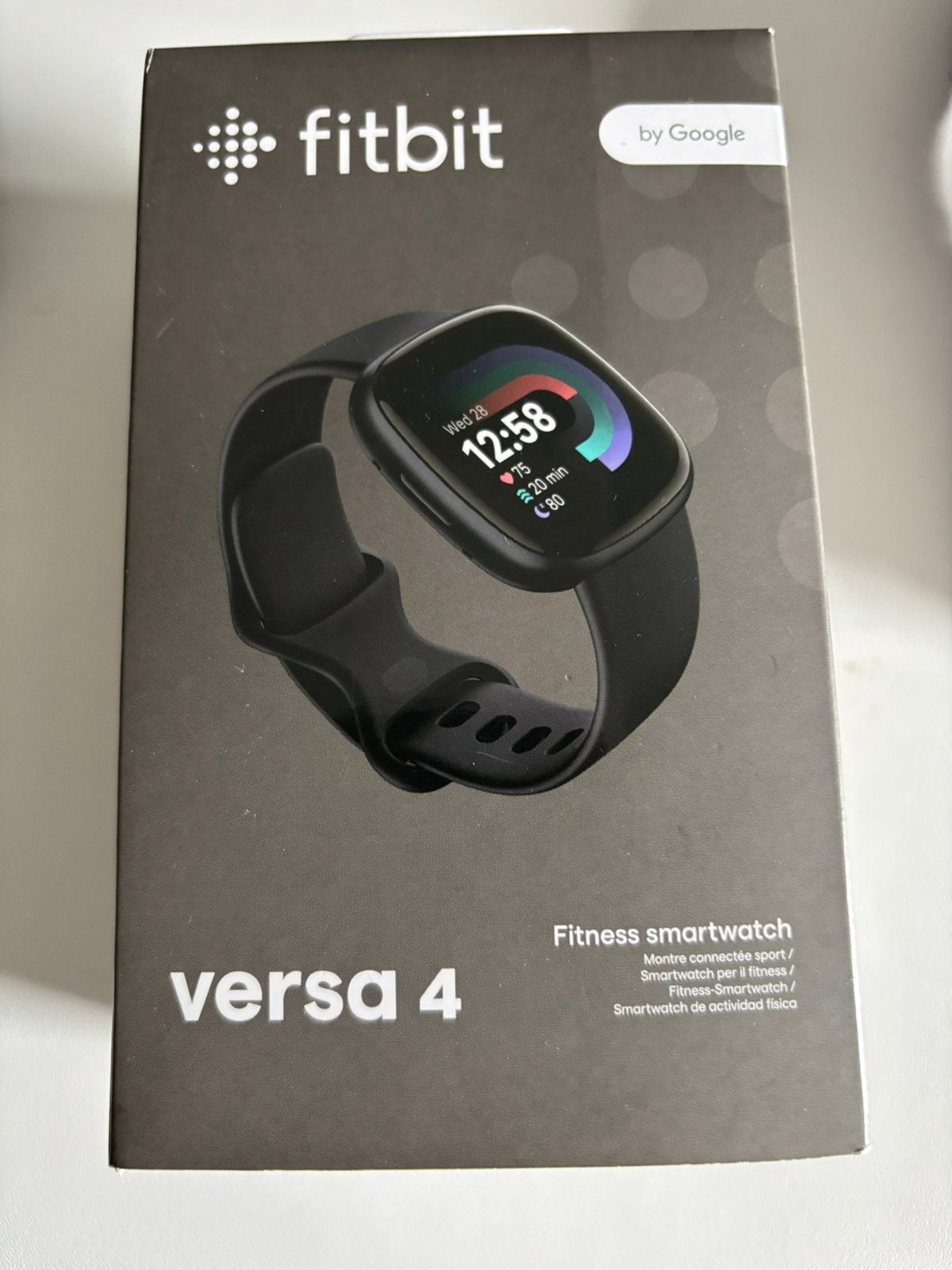 Fitbit versa 4, Zwart, Ophalen of Verzenden, Zo goed als nieuw, Waterdicht