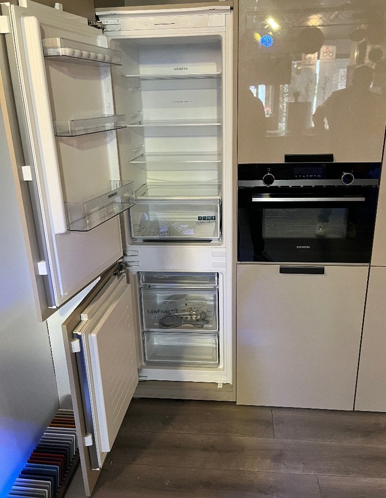 Siemens Combimagnetron en Koel/Vriescombinatie in wand 185CM, Ophalen, Combimagnetron, 60 cm of meer, Nieuw