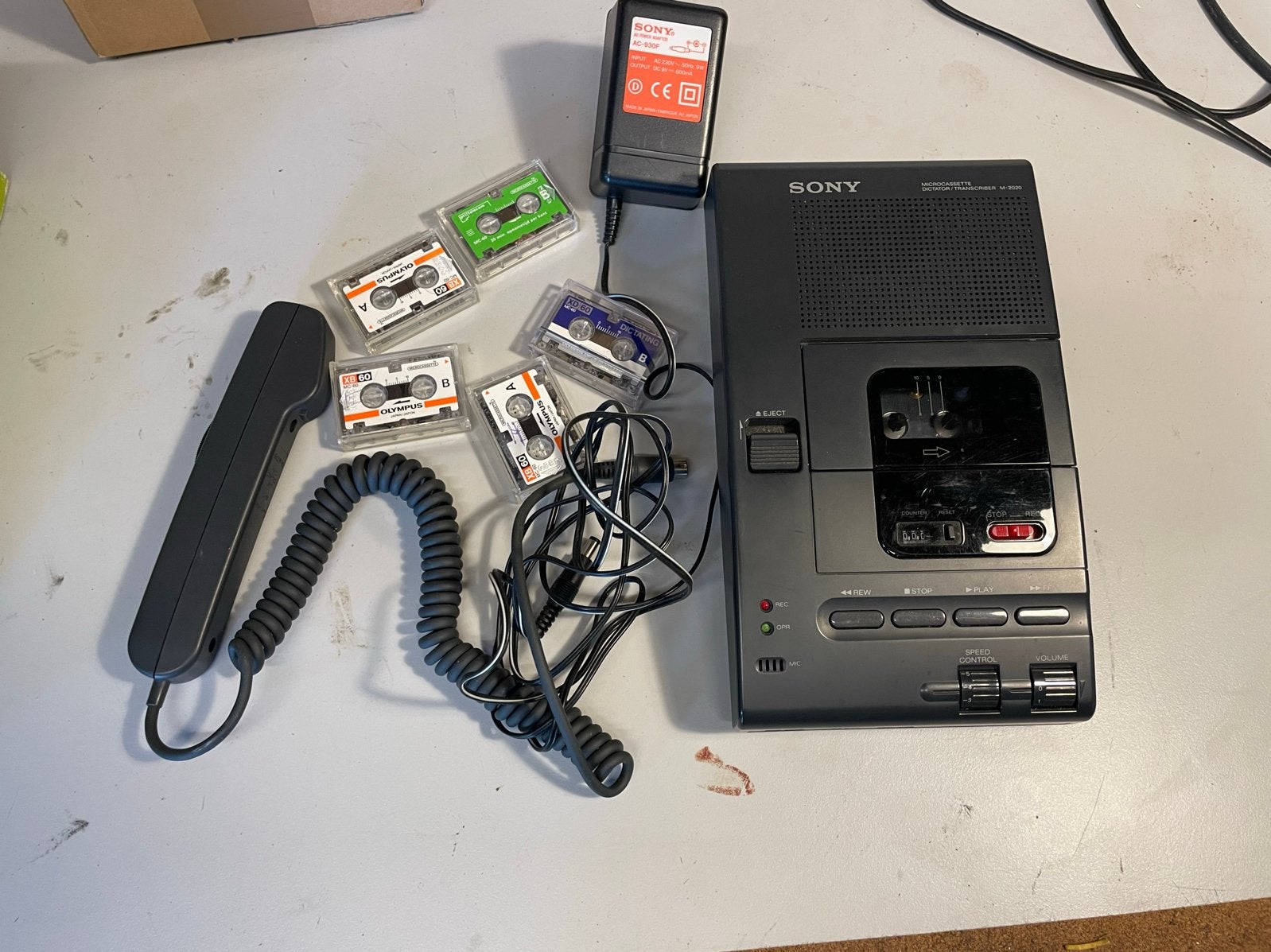 Sony Microcassette Dictafoon M-2020 met accessoires, Ophalen of Verzenden, Walkman