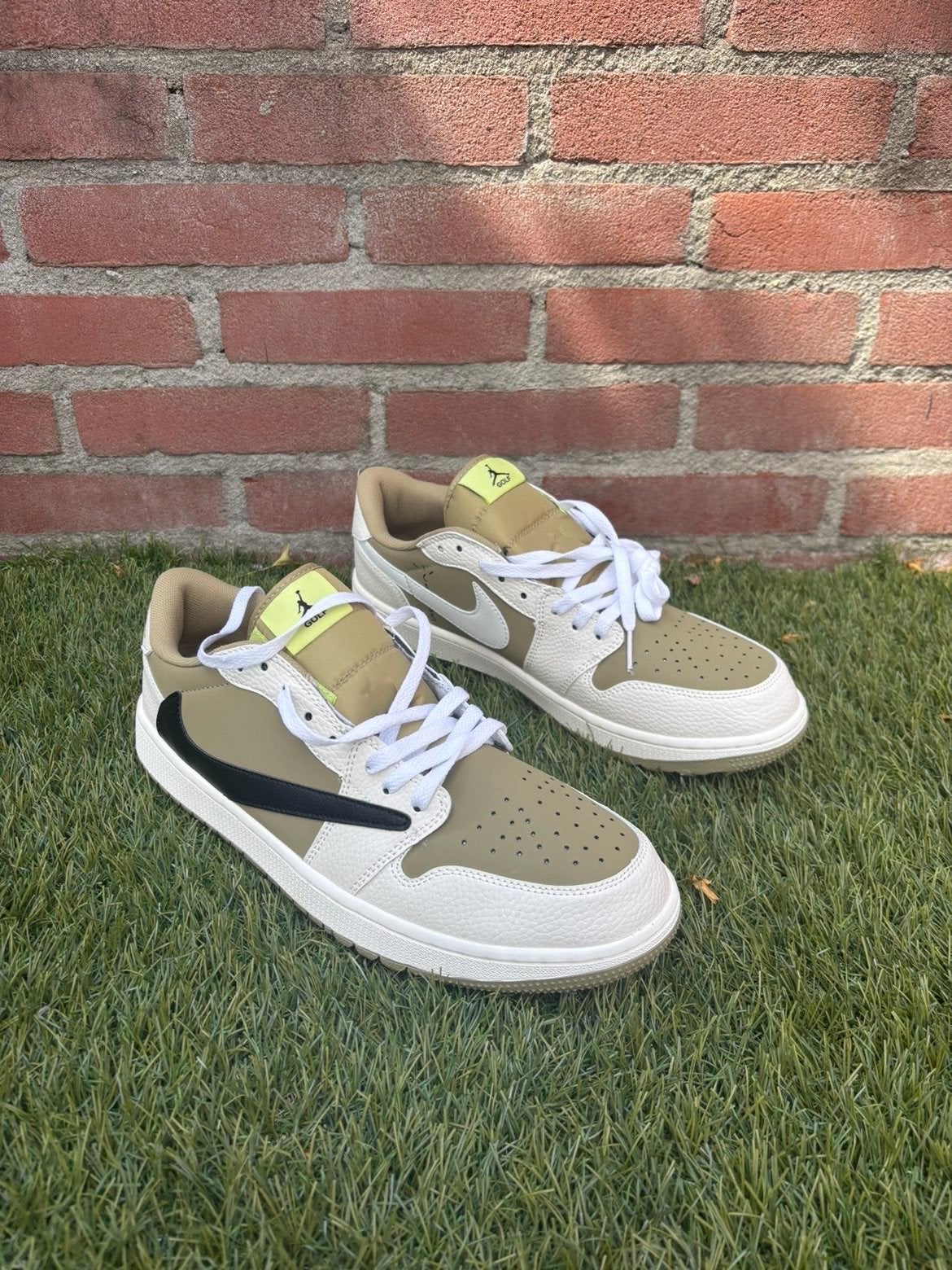Air Jordan 1 Travis Scott Neutral Olive Golf, Ophalen of Verzenden, Nieuw, Overige kleuren, Sneakers of Gympen
