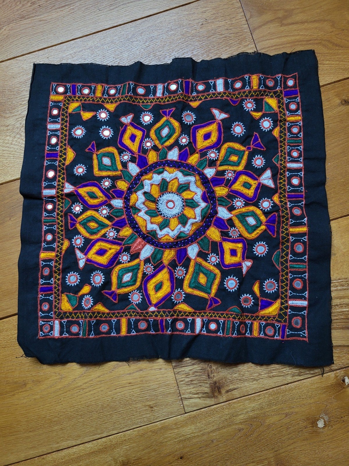 Handgeborduurd decoratief textiel met spiegeltjes, Ophalen of Verzenden