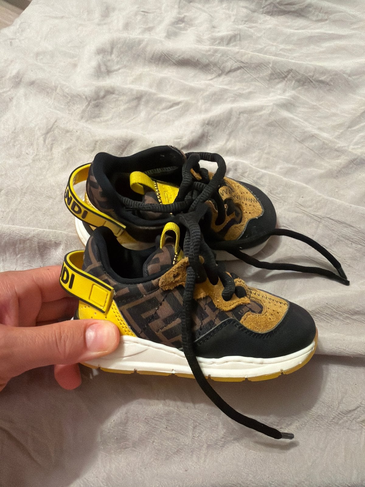 Fendi baby schoenen maat 20 - Zo goed als nieuw, Schoenen, Ophalen of Verzenden, Zo goed als nieuw, X