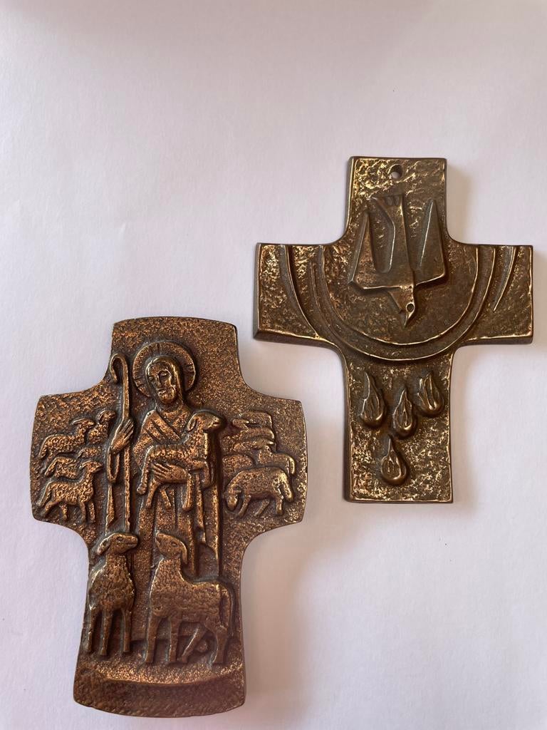 Set van 2 bronzen kruisen. Goede Herder/Heilige geest, Ophalen of Verzenden