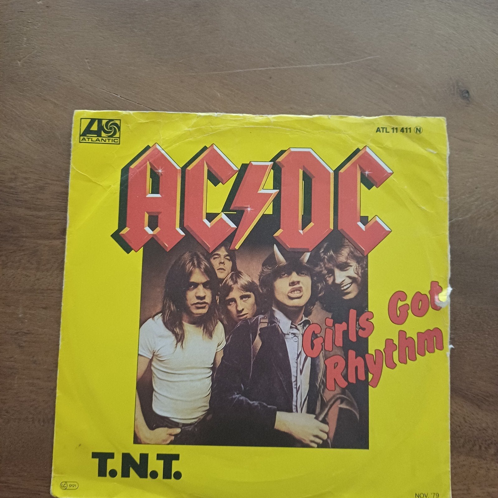 AC/DC - T.N.T. / Girls Got Rhythm, Gebruikt, Originele persing, 7 inch, Ophalen of Verzenden