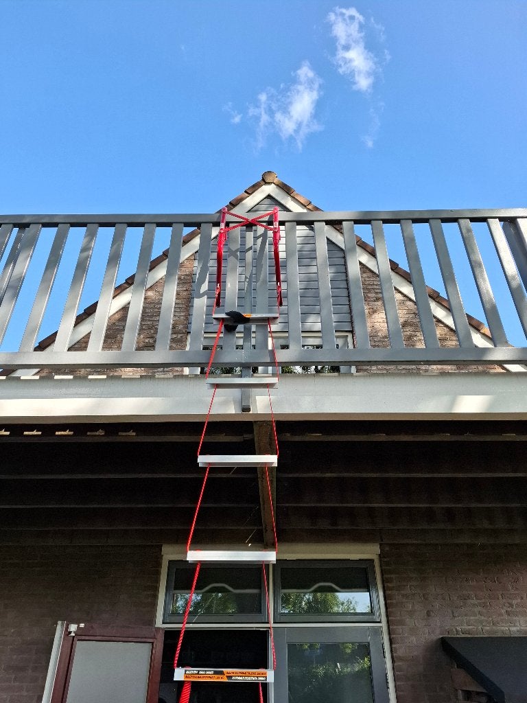 Vluchtladder 4 meter uitval - vouwt klein op, Ophalen of Verzenden, Zo goed als nieuw, Ladder, Opvouwbaar of Inschuifbaar