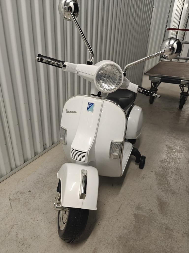 Leuke elektrische mini Vespa voor kinderen (excl. lader), Ophalen, Gebruikt