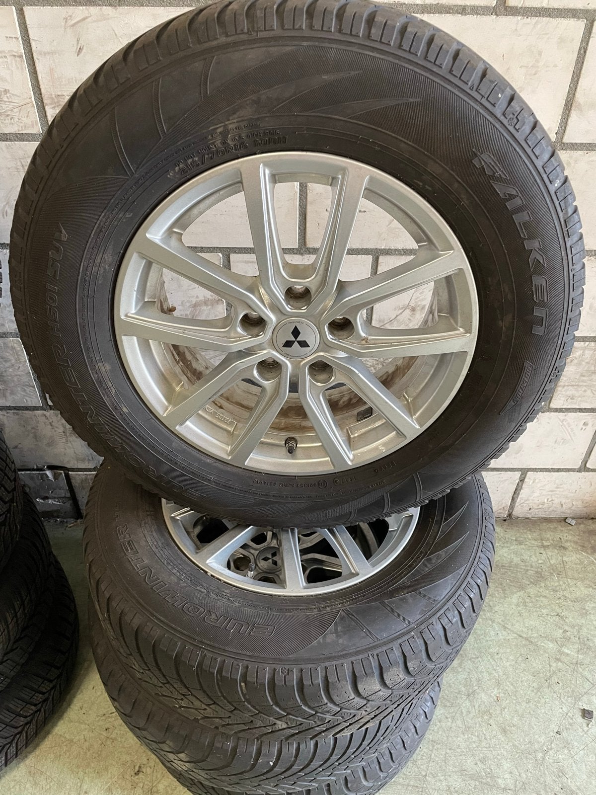 16" Lichtmetalen Mitsubishi ASX Velgen + Falken Winterbanden, 16 inch, Banden en Velgen, Berkvens, Personenwagen
