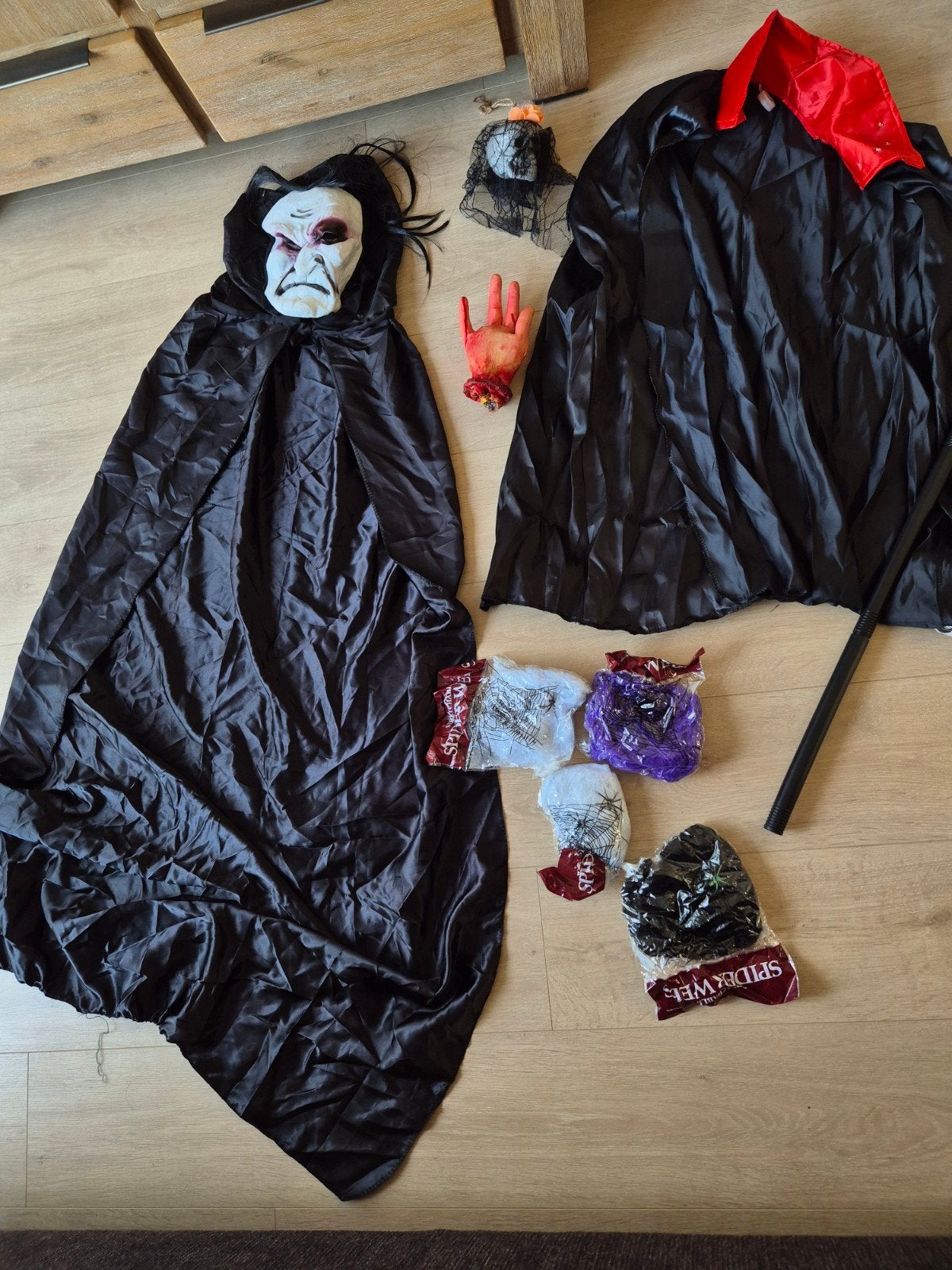 Halloween Verkleedset 2x Kostuum met Accessoires, Hobby en Vrije tijd, Ophalen of Verzenden, Gebruikt, Overige typen