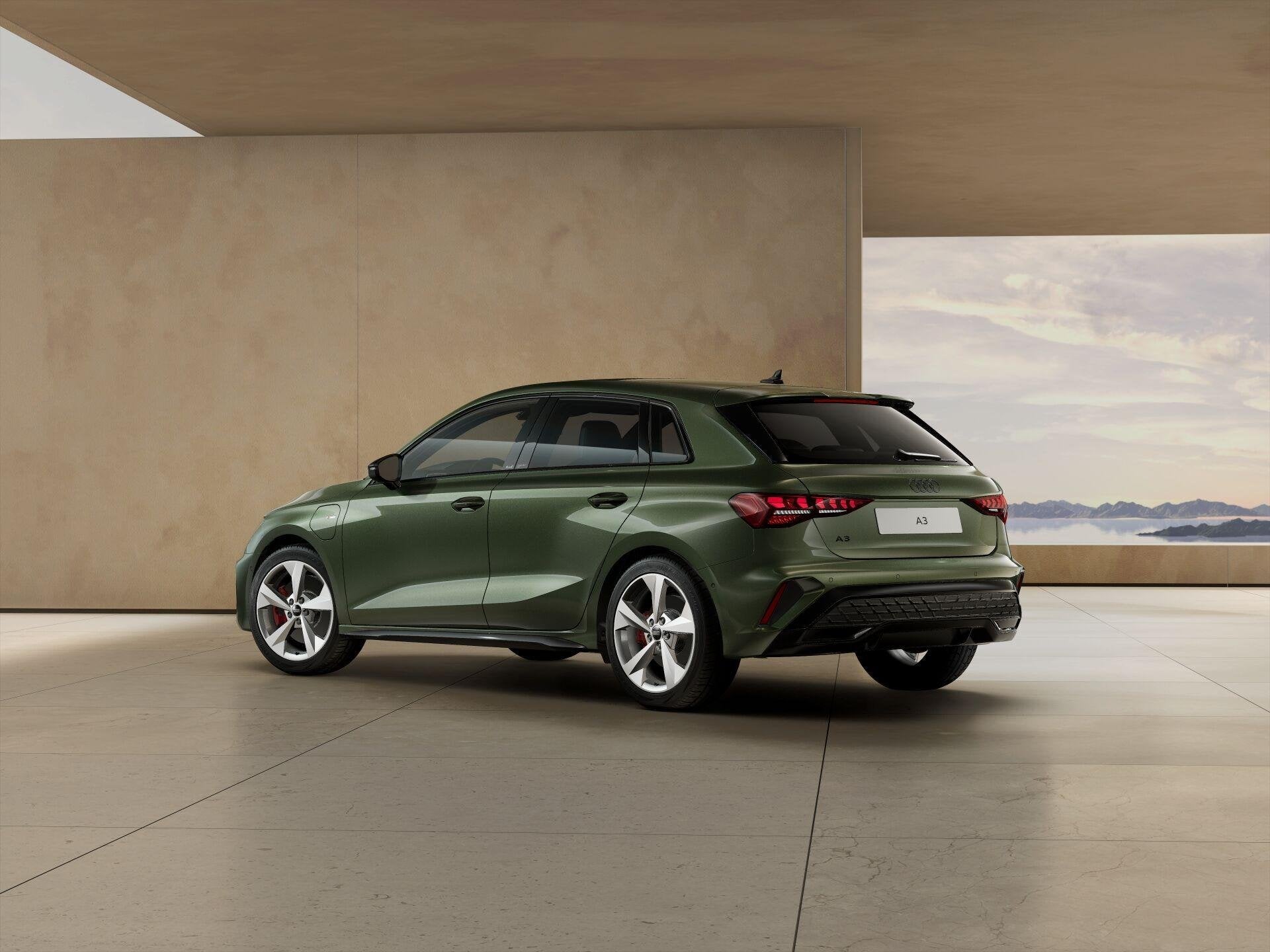 Audi A3 Sportback 45 TFSI e 272pk S Edition Competition | Pa, 1498 cc, 4 cilinders, 150 min, Leder en Stof