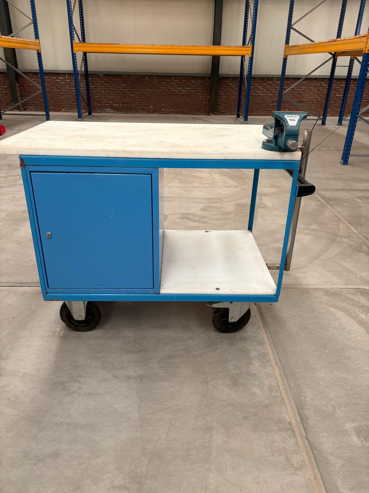 Verrijdbare werkbank met bankschroef, Doe-het-zelf en Verbouw, Werkbanken, Ophalen, Gebruikt, 70 tot 120 cm, Bankschroef