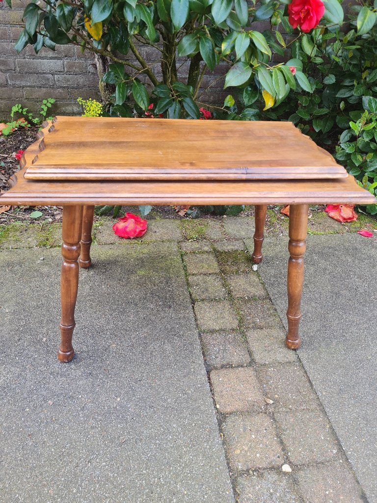 Vintage vol houten bijzettafeltje met draaibare bovenkant, Ophalen of Verzenden