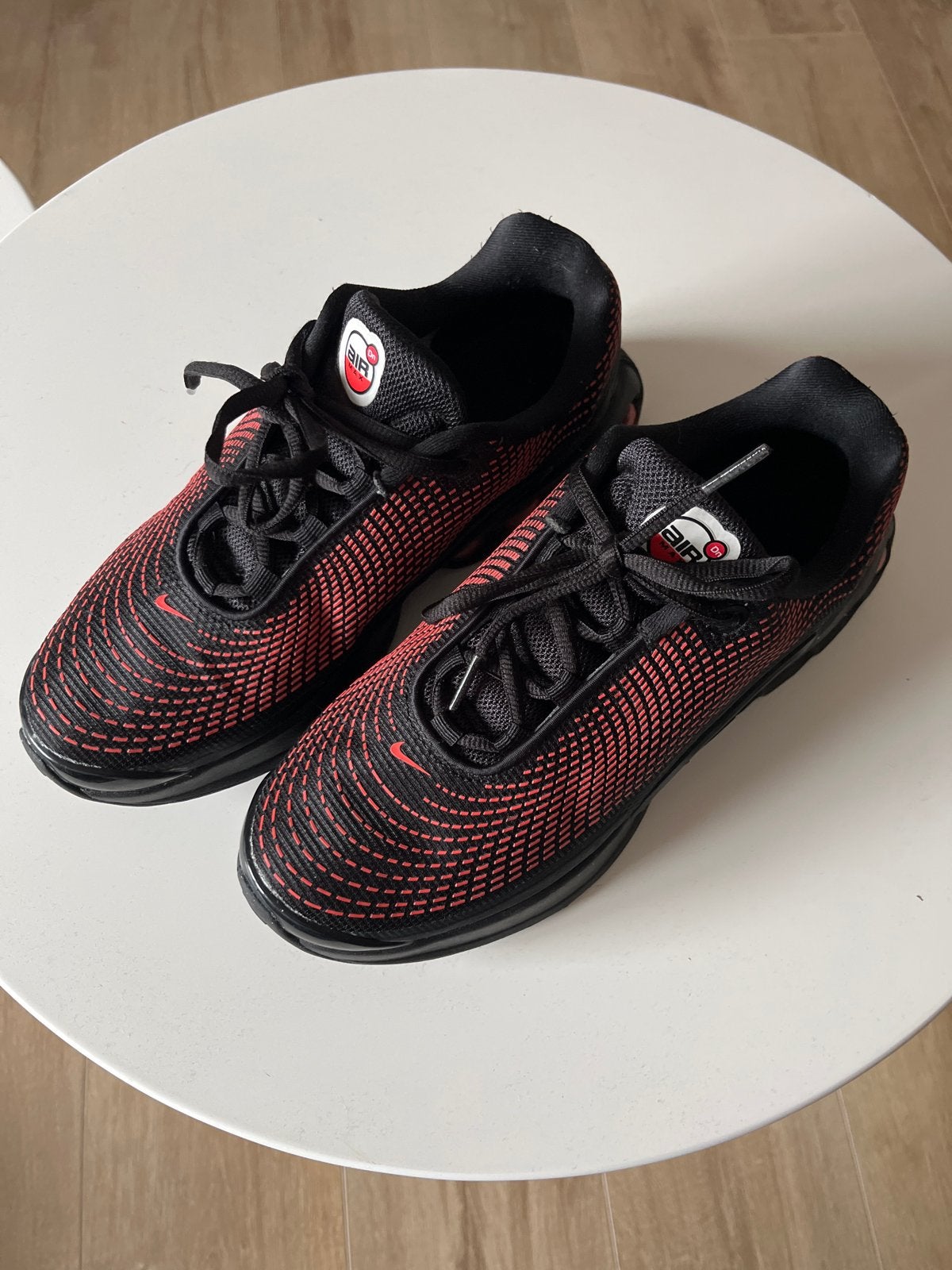 Nike Air Max Sneakers Zwart/Rood, Ophalen, Zo goed als nieuw, Zwart, Sneakers of Gympen