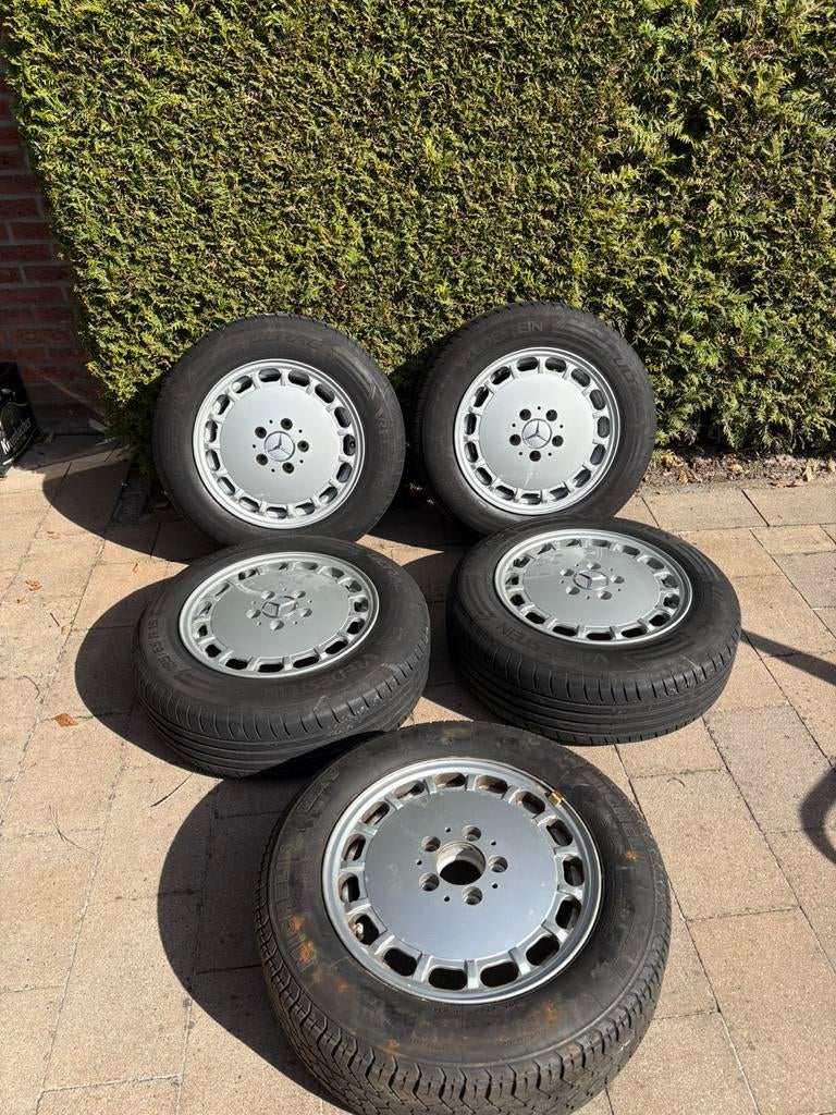 Mercedes W124/201 putdeksel velgen., Ophalen, Zo goed als nieuw