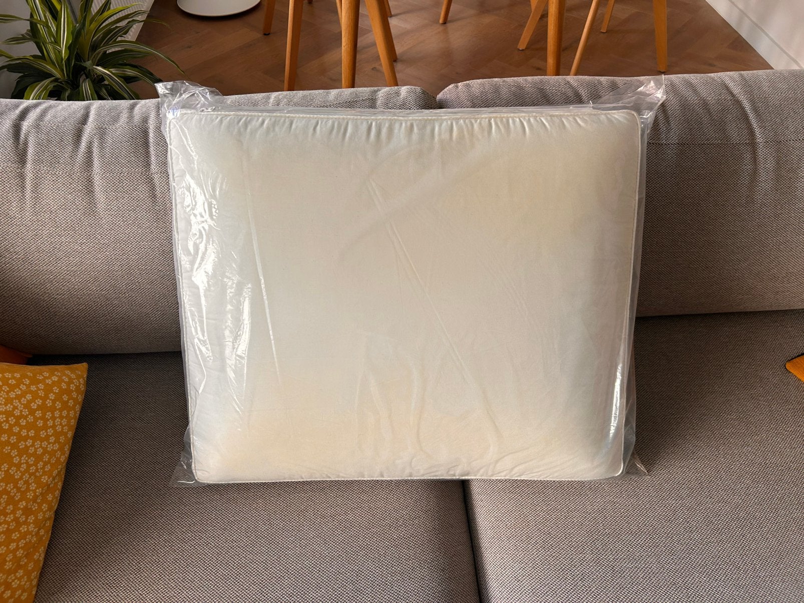 Ikea Praktvadd kussens, Huis en Inrichting, Woonaccessoires | Kussens, Ophalen, Zo goed als nieuw, Wit, Vierkant