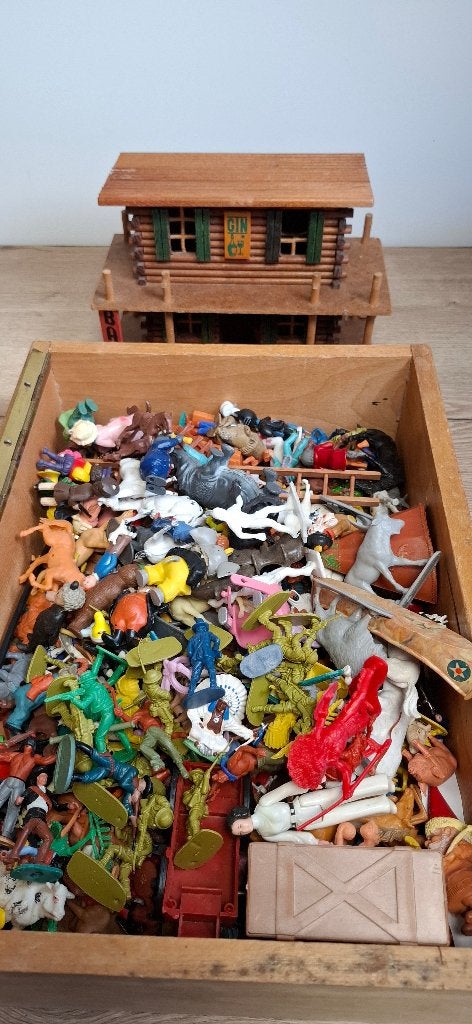 Grote Partij Vintage Speelgoed Figuurtjes & Houten Saloon, Ophalen, Gebruikt, Onbekend, Onbekend