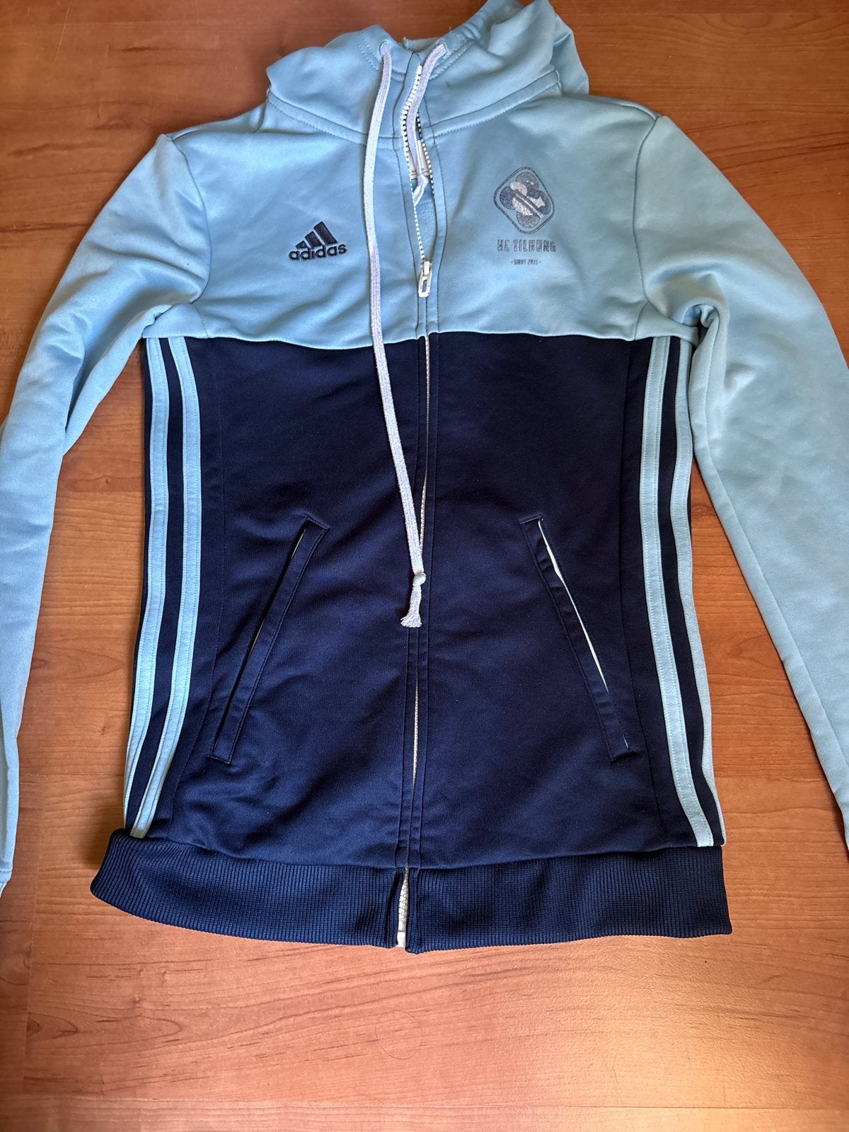 Adidas RC Tilburg Hoodie - Maat XS jongens hct 12-14 jaar, Ophalen, Zo goed als nieuw, Maat 34 (XS) of kleiner, Blauw