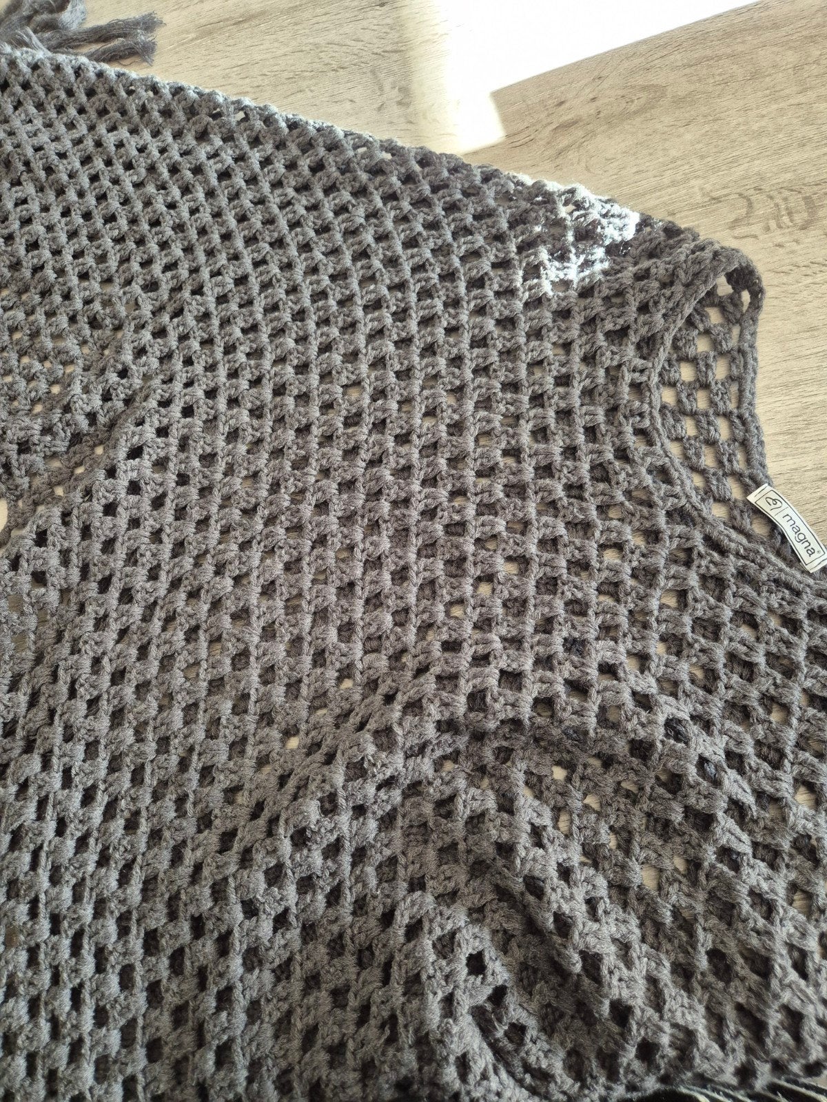 Magna gehaakte poncho/top met franjes - Maat 42/44 (L), Kleding | Dames, Ophalen, Maat 42/44 (L), Grijs, Magna
