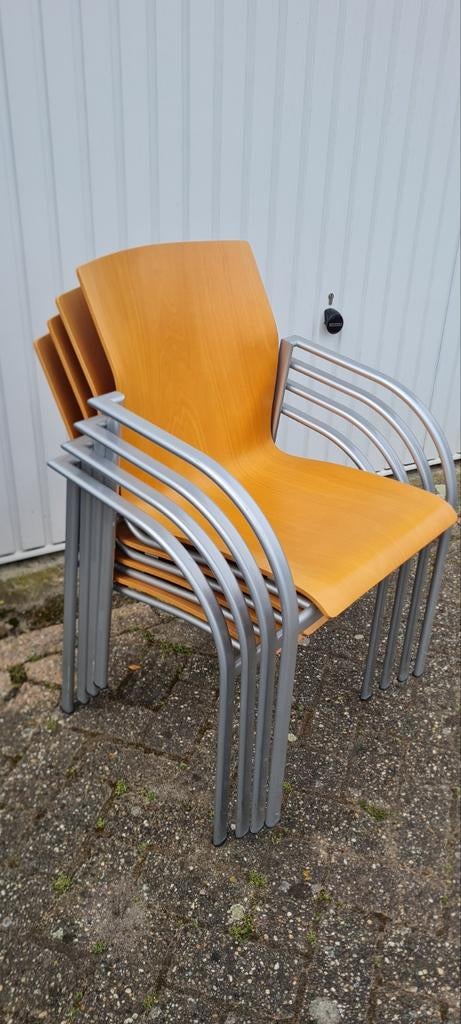 Kembo Kion stapelbare stoel, Ophalen, Gebruikt, Grijs, Vier