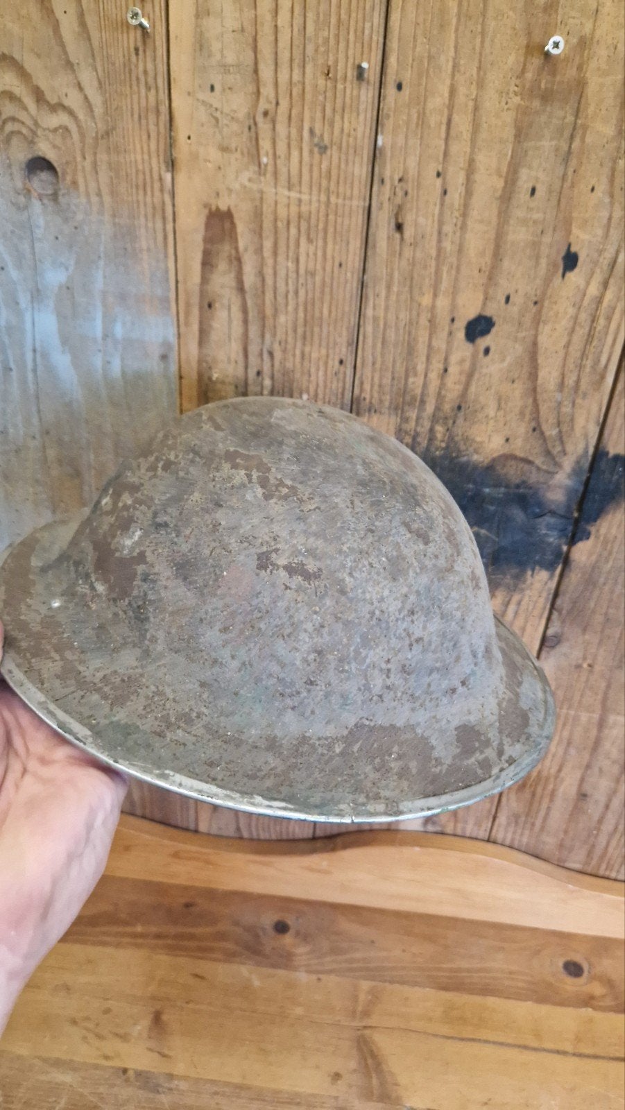 Oude legerhelm. Gemerkt 1940 Canadees?, Ophalen of Verzenden