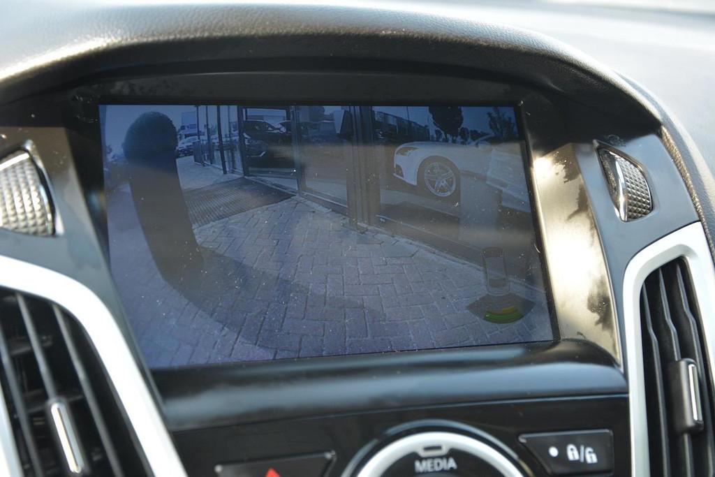 Ford Focus 1.0 EcoBoost Titanium CLIMA|Cruise|NAV|Camera|NAP, Auto's, Euro 5, Gebruikt, 635 kg, Wit