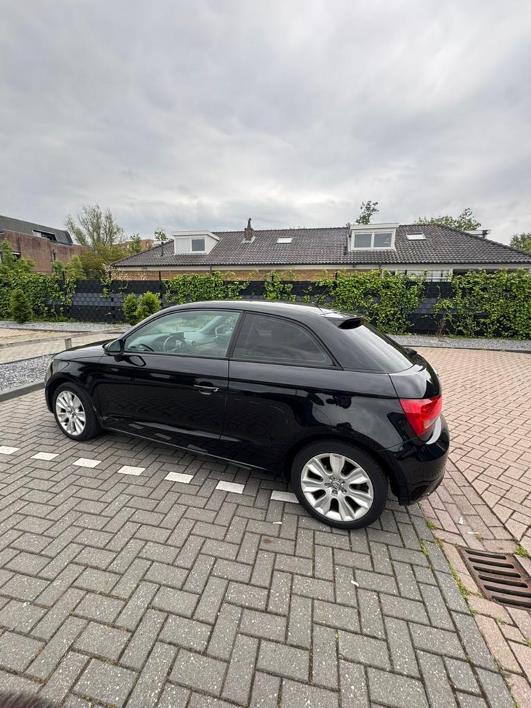 Audi A1 1.2 Tfsi 63KW 2011 Zwart, Auto's, Audi, Voorwielaandrijving, 4 cilinders, 4 stoelen, Zwart