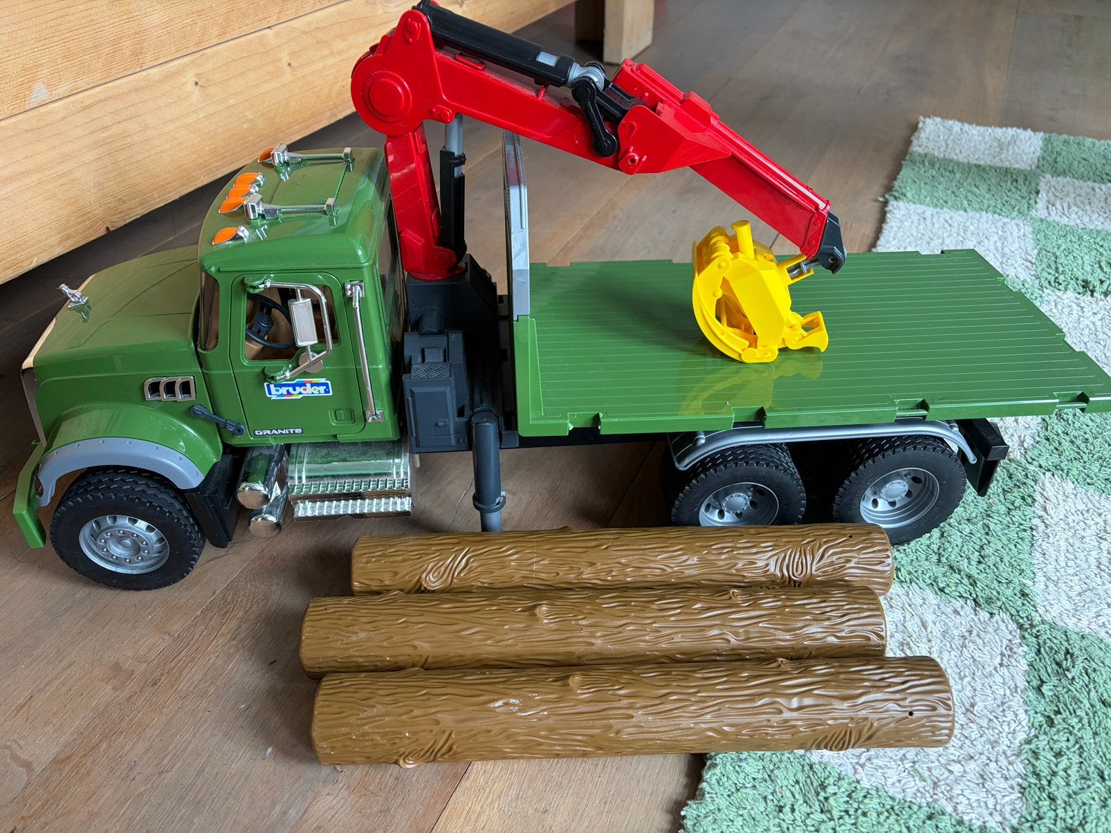 Bruder granite truck boomstammen, Ophalen of Verzenden, Zo goed als nieuw