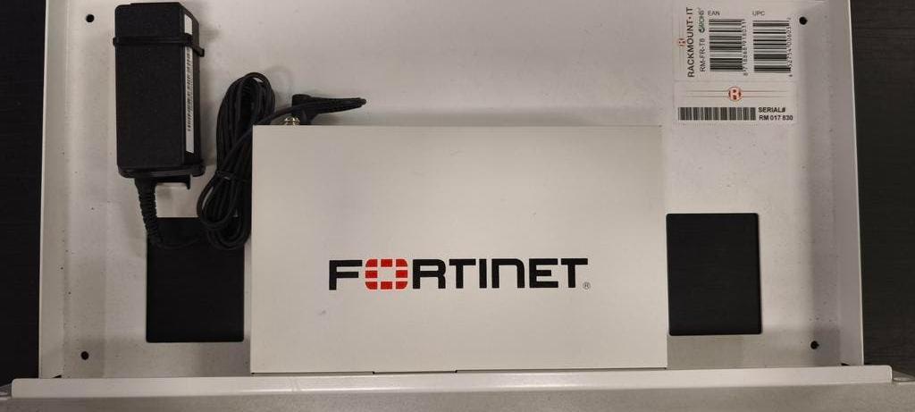 FortiGate 80D Firewall -  met 19 inch Rack bevestiging, Ophalen of Verzenden, Gebruikt, Fortinet
