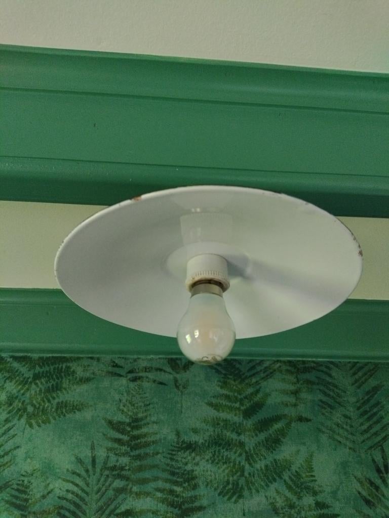 Mooie industriële lamp, porseleinen fitting, metalen schotel, Huis en Inrichting, Lampen | Plafondlampen, Ophalen of Verzenden